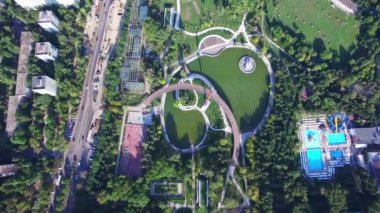 Romanya Bükreş şehrinde Moghioros Parkı yukarıda hava uçuş