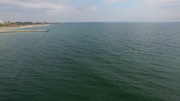 Воздушный полет над Констанца пляж, Черное море, Румыния — стоковое видео