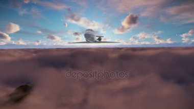 Gün batımında bulutların üzerinde uçan Cessna
