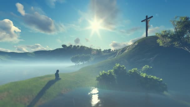 美しい朝の太陽に対してクロス イエスに祈る女性 — ストック動画