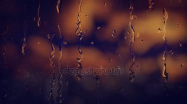 Manzarası günbatımı ve zaman atlamalı bulutlar, yağmur damlaları gelen odak