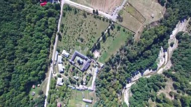 Polovragi Manastırı, Romanya havadan görünümü