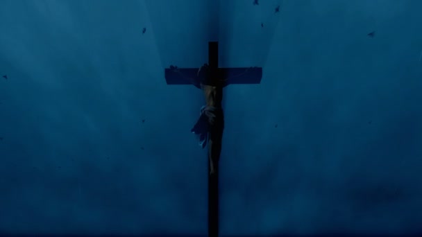 Jesus Kreuz gegen stürmischen Himmel und Blitze, 4k — Stockvideo