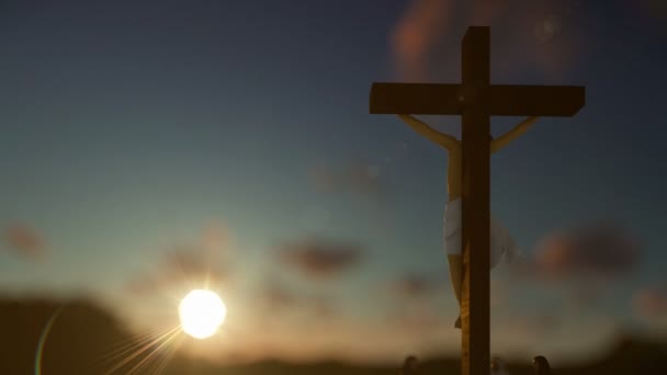 Christians praying at Jesus cross, blurry sunrise, zoom out — Stock Video