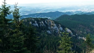 Postavaru tepe, Romanya, kaydırma üzerinden güzel görünüm Brasov üzerinde