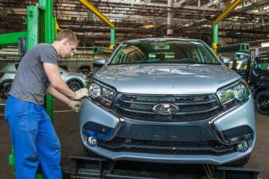 Togliatti Avtovaz otomobil fabrikası. Montaj hattı üretim otomobil Lada, Renault, Nissan, Datsun