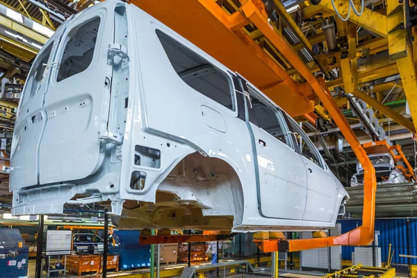 Fábrica de automóveis AVTOVAZ em Togliatti. Linha de montagem produção de carros LADA, RENAULT, NISSAN, DATSUN — Fotografia de Stock
