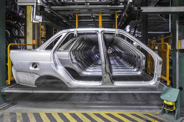 Automobile plant AVTOVAZ in Togliatti. Assembly line production of cars LADA, RENAULT, NISSAN, DATSUN — Stock Photo, Image