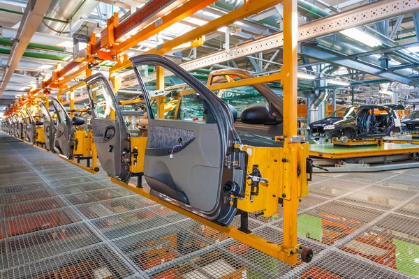 Togliatti Avtovaz otomobil fabrikası. Otomobil Lada, Renault, Nissan, Datsun imalatı montaj hatları