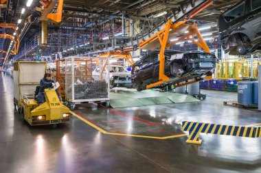 Togliatti, Rusya - 14 Kasım 2016: Lada araçların montaj hattı