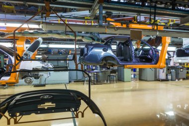 Togliatti, Rusya - 14 Kasım 2016: Lada araçların montaj hattı