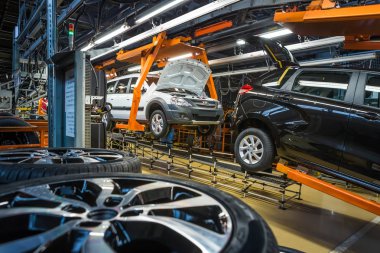 Togliatti, Rusya - 14 Kasım 2016: Lada araçların montaj hattı