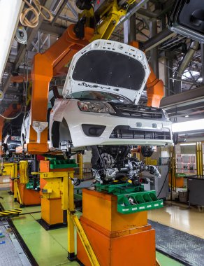 Togliatti, Rusya - 14 Kasım 2016: Lada araçların montaj hattı