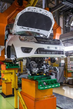 Togliatti, Rusya - 14 Kasım 2016: Lada araçların montaj hattı