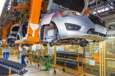 Togliatti, Rusya - 14 Kasım 2016: Lada araçların montaj hattı