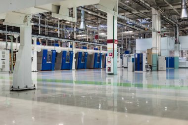 Togliatti, Rusya - 21 Kasım 2016: Kaynak kaportacı ve montaj hattı