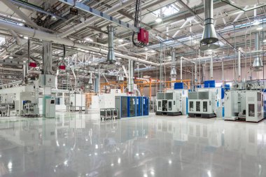 Togliatti, Rusya - 21 Kasım 2016: Bir araba fabrikasında montaj hattı yeni imal edilmiş motorlarında