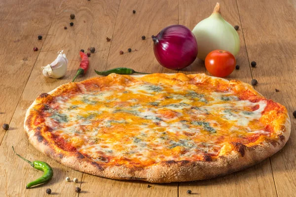 Fetta di pizza e pizza — Foto Stock