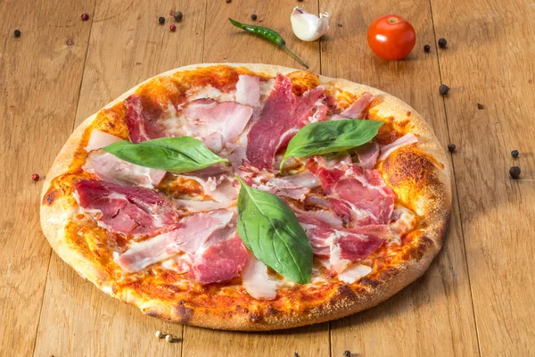 Fetta di pizza e pizza — Foto Stock