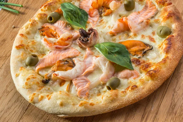 Fetta di pizza e pizza — Foto Stock