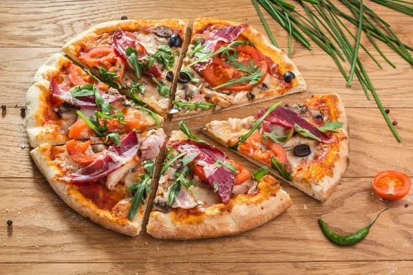 Fetta di pizza e pizza — Foto Stock