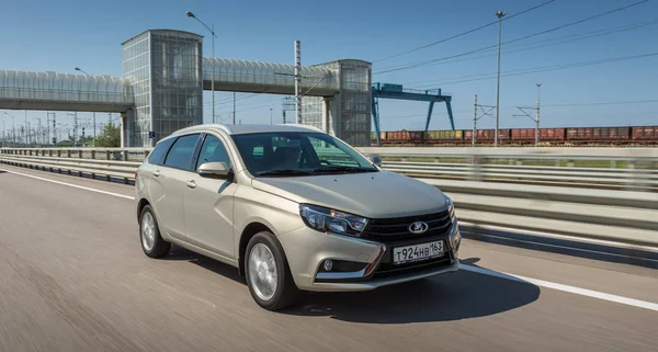 Παρουσίαση νέου Lada Vesta Sw και Swc - Sport βαγόνι Σταυρός — Φωτογραφία Αρχείου