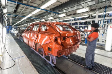 Yeni Lada Vesta Sw çapraz araba vücut boyama