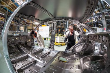 Yeni araba Lada Vesta Sport Wagon çapraz kaynak üretimi