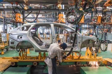 Yeni araba Lada Vesta Sport Wagon çapraz kaynak üretimi