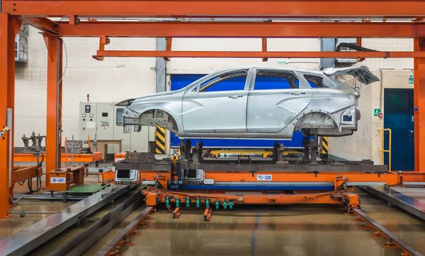 Új Lada Vesta Sport Wagon Cross autó hegesztési gyártása — Stock Fotó