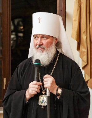 Togliatti, Samara bölgesi / Rusya-4 Ekim 2008: Moskova Patriği Kirill ve tüm Rusya. Tolyatti 'deki LADA AVTOVAZ ziyareti sırasında Smolensk ve Kaliningrad Metropolitan Kirill