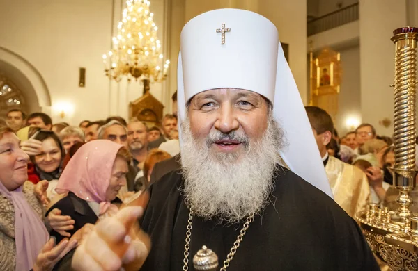 Togliatti, Samara bölgesi / Rusya - 4 Ekim 2008: Moskova ve Tüm Rusya Patriği Kirill. Smolensk 'li Metropolitan Kirill ve Kaliningrad Tolyatti' deki Katedral 'de namaz kılmayı kutluyor.