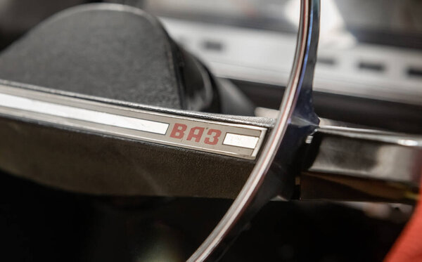 Тольятти, Самарская область / Россия - 13 апреля 2020: VAZ 2101 копия ралли Tour d 'Europe 1971 года, припаркованного на спортивной площадке LADA. Дни 50-летия начала производства автомобилей Kopeika в 1970 году
