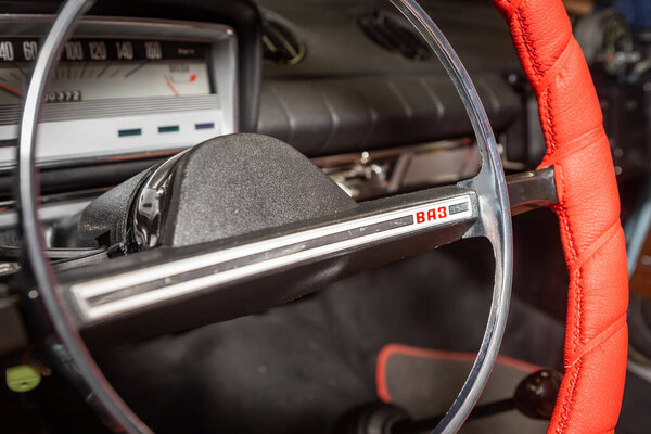 Тольятти, Самарская область / Россия - 13 апреля 2020: VAZ 2101 копия ралли Tour d 'Europe 1971 года, припаркованного на спортивной площадке LADA. Дни 50-летия начала производства автомобилей Kopeika в 1970 году
