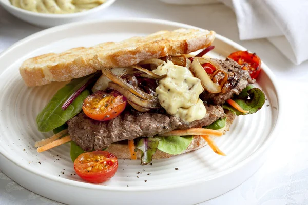 Steak Sandwich med Aioli — Stockfoto