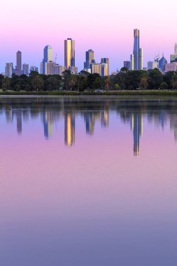 Melbourne Avustralya Albert Park Lake Sunr, her bakıldığında manzarası