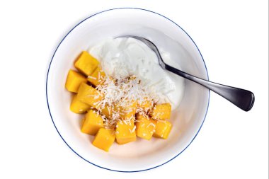 Yoğurt ve ezilmiş Hindistan cevizi ile mango