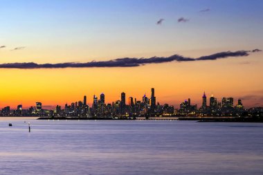 Gün batımında Melbourne Skyline