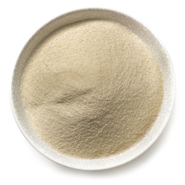 İrmik üzerine beyaz izole kase Üstten Görünüm