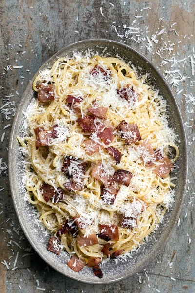 Spaghetti Carbonara Top View on Rustic Timber Table — Stock Photo, Image