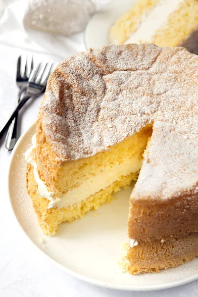 Cream Sponge Cake with Slice Cut out for Serving — Stock Photo, Image