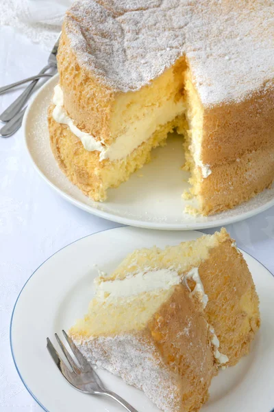 Cream Sponge Cake with Slice Cut out for Serving — Stock Photo, Image