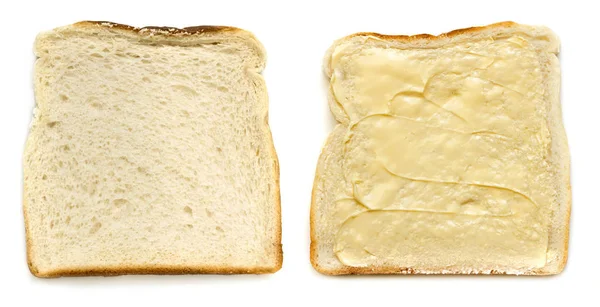 Кусочки белого хлеба Изолированный вид сверху с маслом и без масла — стоковое фото