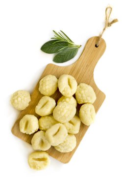 Bitkilerle izole edilmiş Gnocchi Üst Görünümü