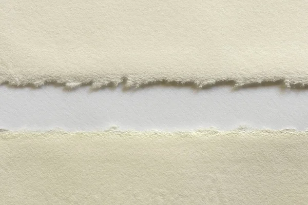 Borde Papel Roto Mitades Papel Desgarrado Beige Sobre Blanco — Foto de Stock