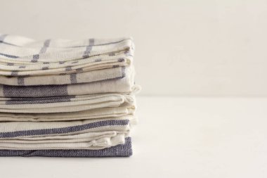 Mutfak havluları ahşap arka planda, boşluğun bir kopyası var.