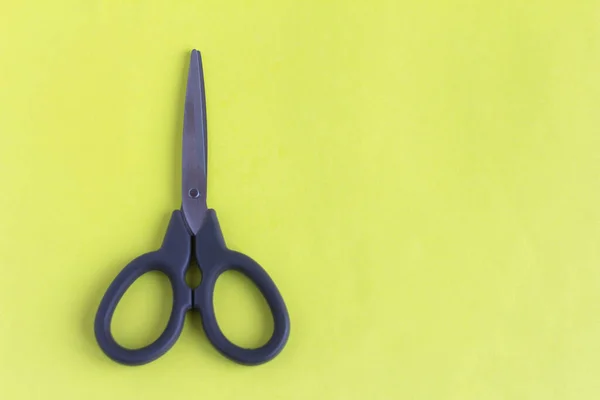 Black Scissors Yellow Background Small Scissors Cutting — Stock Photo, Image
