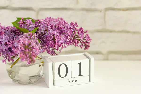 Junio Calendario Madera Junto Las Flores Primer Día Verano Día — Foto de Stock