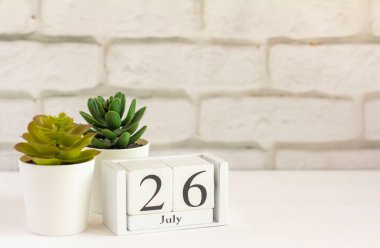 Takvim tarihi, bayram etkinliği ya da doğum günü. İkinci yaz ayının bir günü..