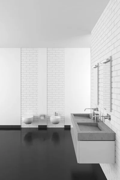 Salle de bain moderne avec mur de briques blanches et sol sombre — Photo